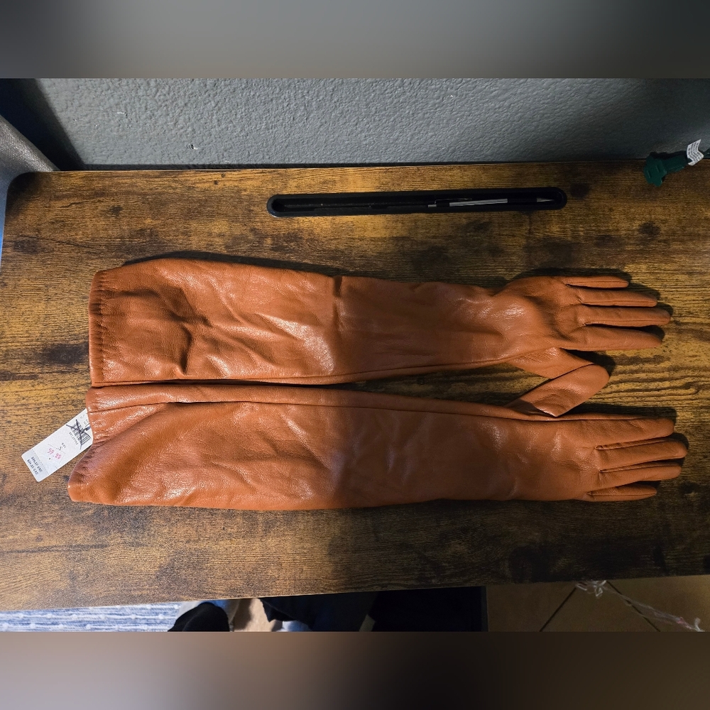 Anthropologie Long Leather Gloves in Brown - Picture 2 of 11